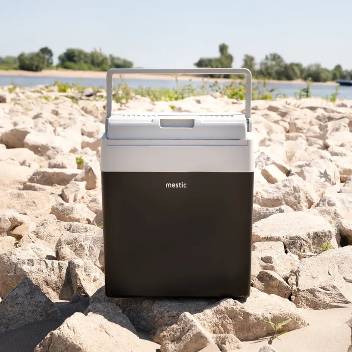 Beach-ready Mestic MTEC-28 cool box — keeping food and drinks chilled by the sea