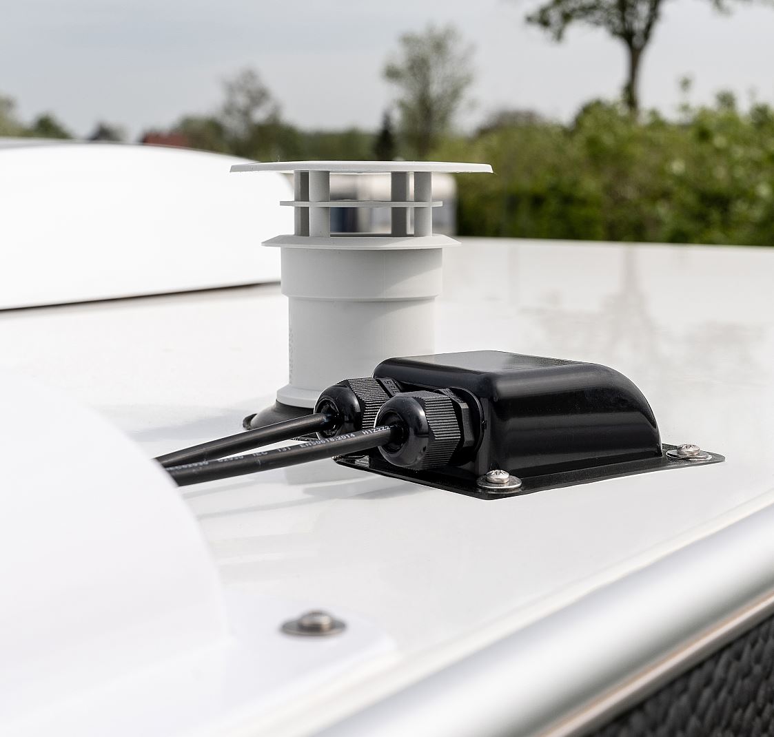 Solar Controllers & Connectors | Solar controllers & leads | My Mestic